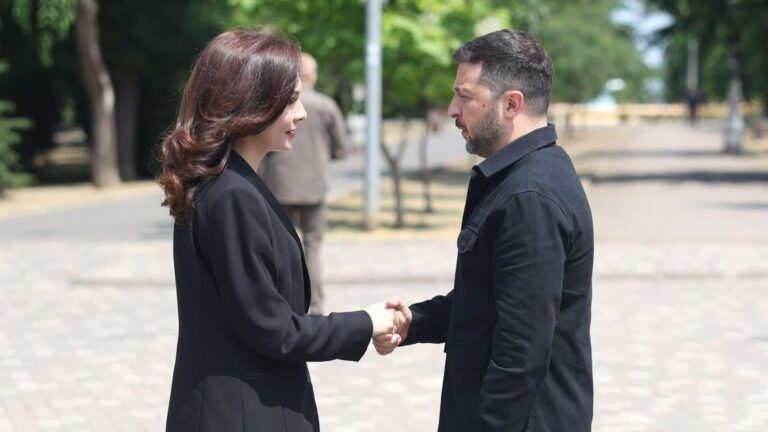 Ministrja Spiropali dënon su*met masive në Ukrainë: Në Kiev për të rikonfirmuar mbështetjen tonë të palëkundur