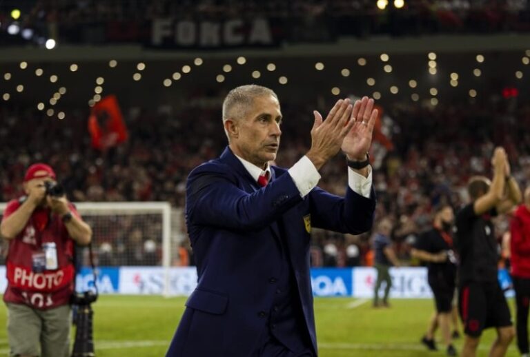 Sylvinho reagon pas rinovimit: Vazhdojmë  së bashku, me vendosmëri dhe zemër!