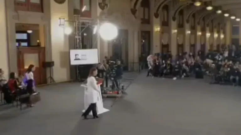 Tërmeti i fuqishëm trondit Meksikën, ndërpritet live konferenca e presidentes (VIDEO)