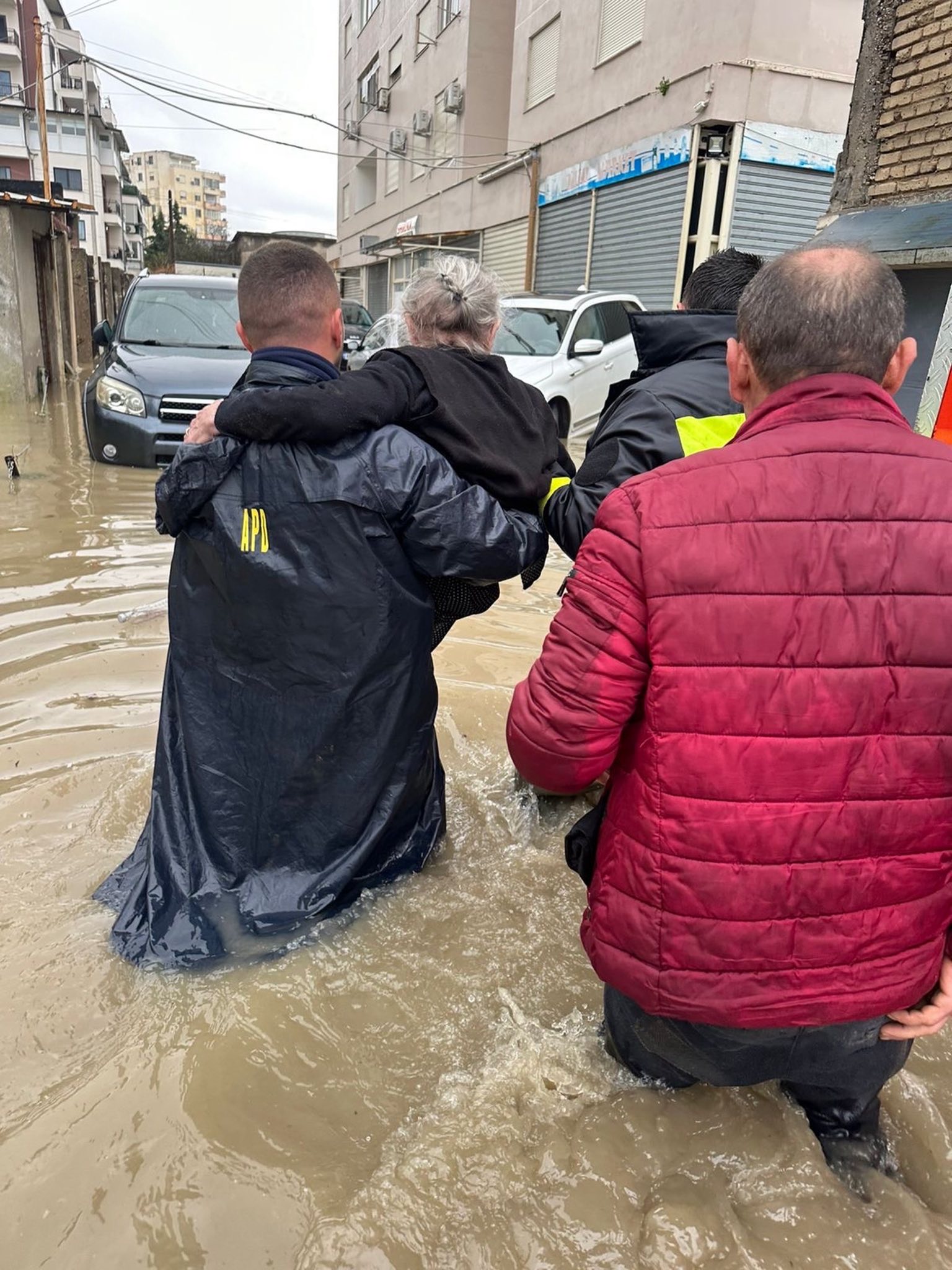 Foto e Ditës nga përmbytjet e shiut