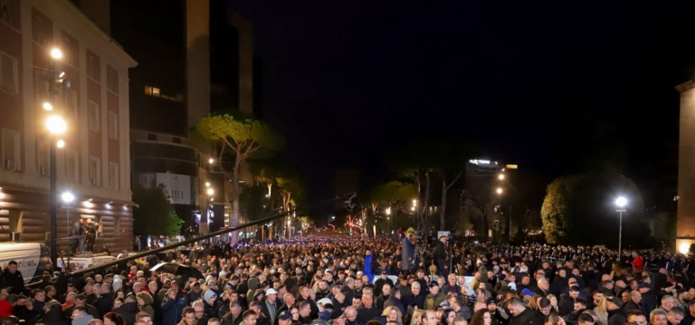 Fillon protesta e PD para kryeministrisë (video)