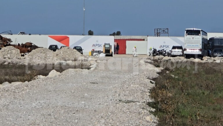U nisën drejt Tajlandës dhe përfunduan sërish në Durrës, odiseja disa mujore e 2100 tonë mbetjeve të Kurum