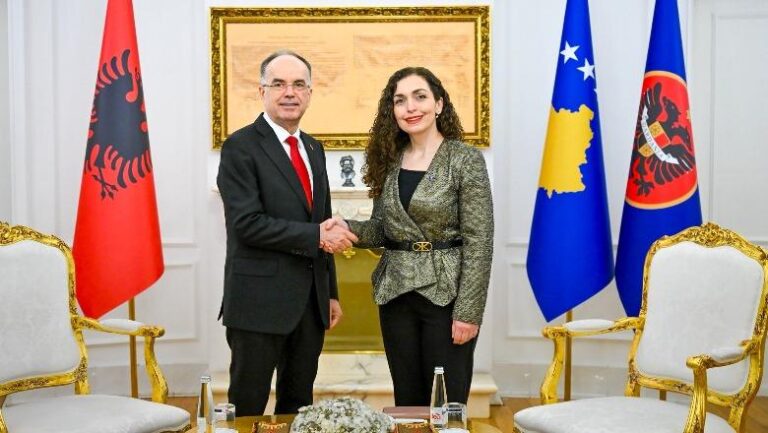 Vjosa Osmani pret Bajram Begajn për 18-vjetorin e Pavarësisë: Faleminderit që jeni gjithnjë pranë Kosovës