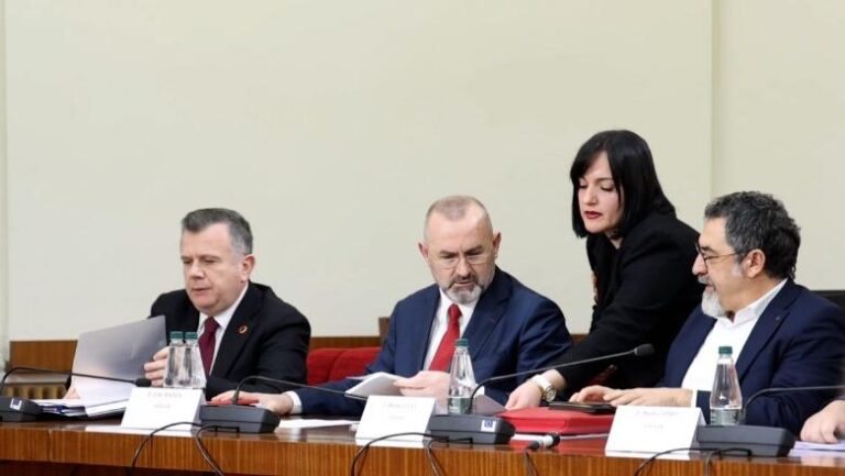 Këshilli i Mandateve për Ballukun, PS ende pa qëndrim zyrtar. PD: Seanca plenare të autorizojë SPAK-un për arrestimin