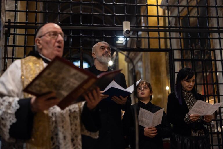 Rama në Vatikan në pritje të takimit me Papën, viziton bazilikën e Zojës së Këshillit të Mirë: Askush se ka shkelur më parë