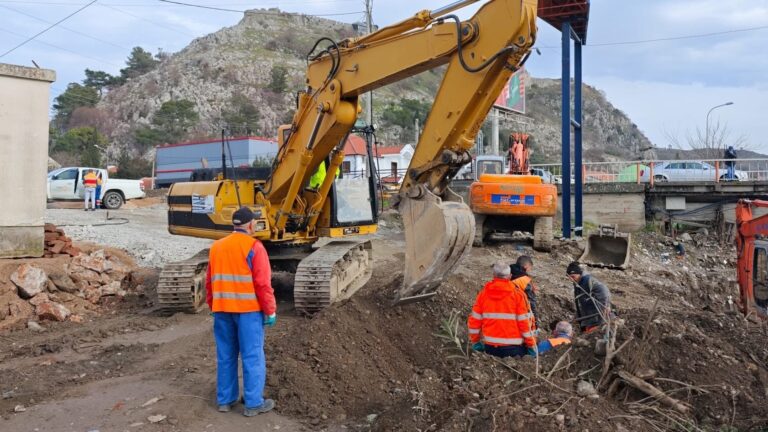 Rama poston fotot: Avancojnë punimet për rikualifikimin e hyrjes së Shkodrës, imazh më dinjitoz dhe estetik për qytetin