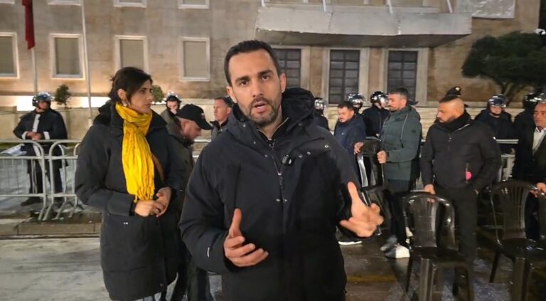Lapaj akuza për Ramën: Qytetarin e fut në burg për energjinë, zv.kryeministren që vjedh milionat e mbron