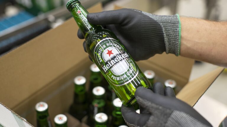 Heineken planifikon 6,000 shkurtime vendesh pune, citon AI dhe efikasitetin