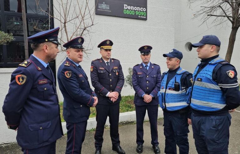 Arrestuan grabitësin e bankës, Policia shpërblen dy efektivët. Drejtori Proda: Rrisin besimin e qytetarëve