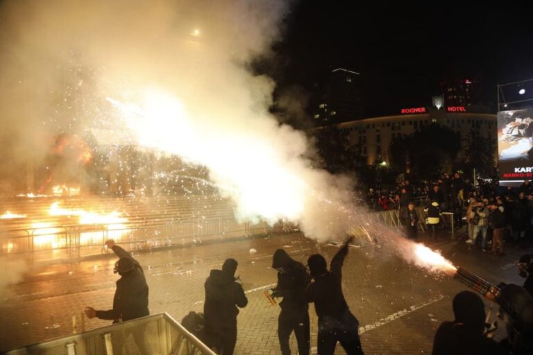 Protesta e PD, Gjykata liron 7 të miturit e arrestuar