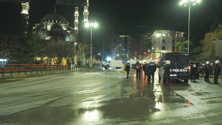 Protesta e opozitës, 7 të shoqëruar në komisariat