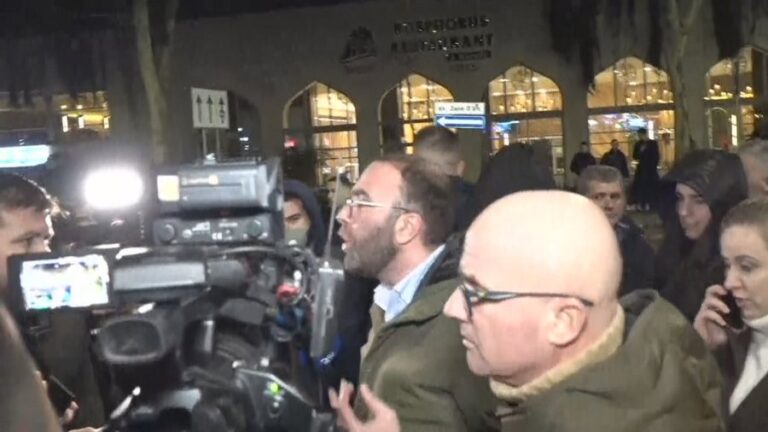 Bardhi në debat me efektivët: Janë shoqëruar mbi 40 persona nga policia