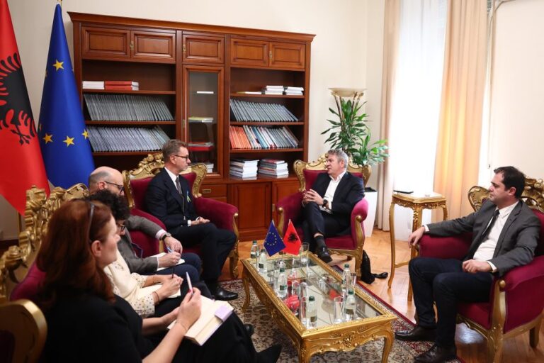 Ambasadori Gonzato takim me Gjiknurin dhe Bylykbashin: Reforma duhet për të mbrojtur integritetin e zgjedhjeve