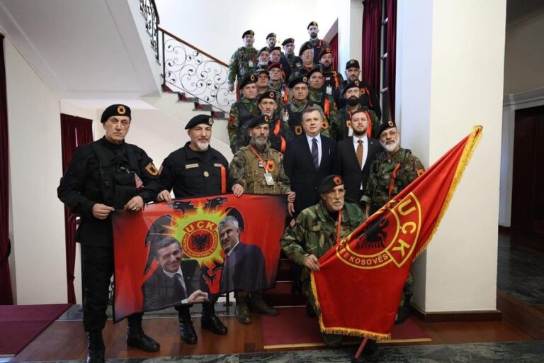 Taulant Balla pret veteranët e UÇK-së në Kuvendin e Shqipërisë
