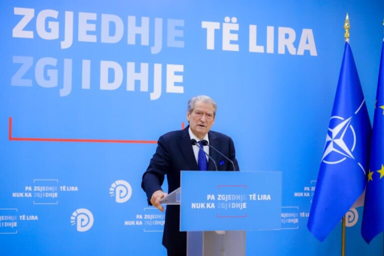 VIDEO/ Berisha fton shqiptarët në protestë: 20 shkurti është dita e kryengritjes më të madhe paqësore në histori