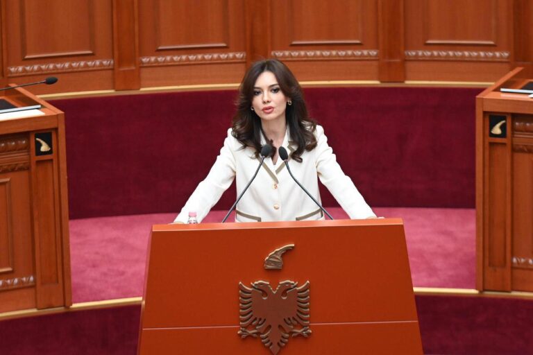 Ministrja Spiropali vizitë zyrtare në Prishtinë