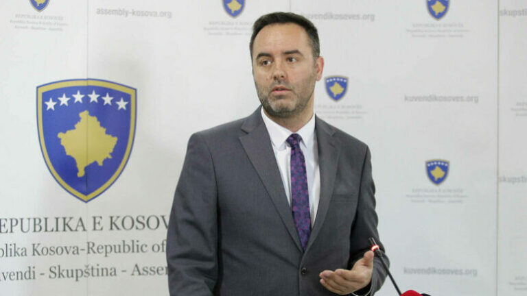 Zv/kryeministri Glauk Konjufca nga Haga: Askush nuk mund të shkelë mbi ushtrinë e lavdishme çlirimtare