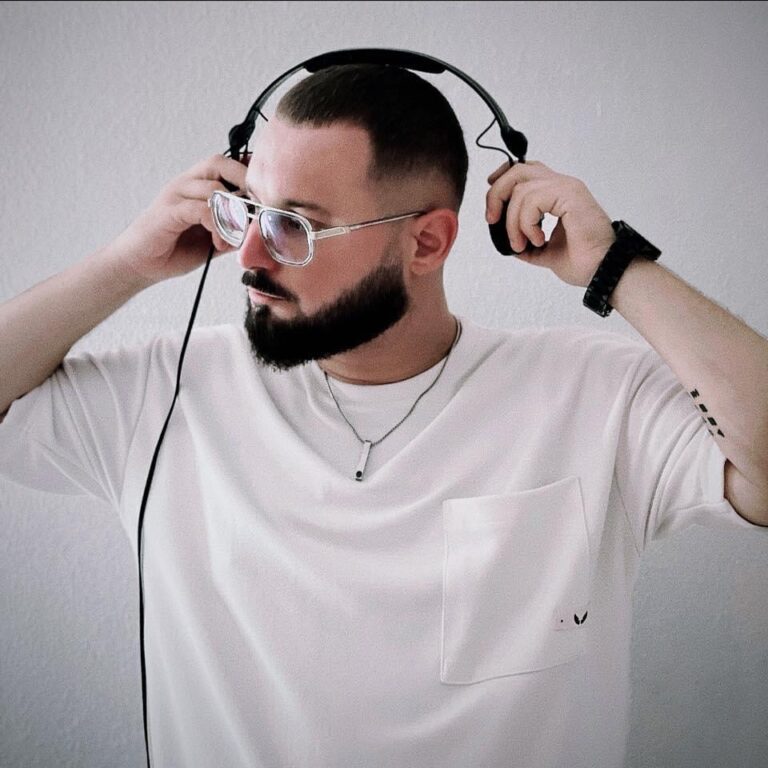 Nga skenat e Sarandës në Wikipedia, rrugëtimi profesional i DJ Redi Velit