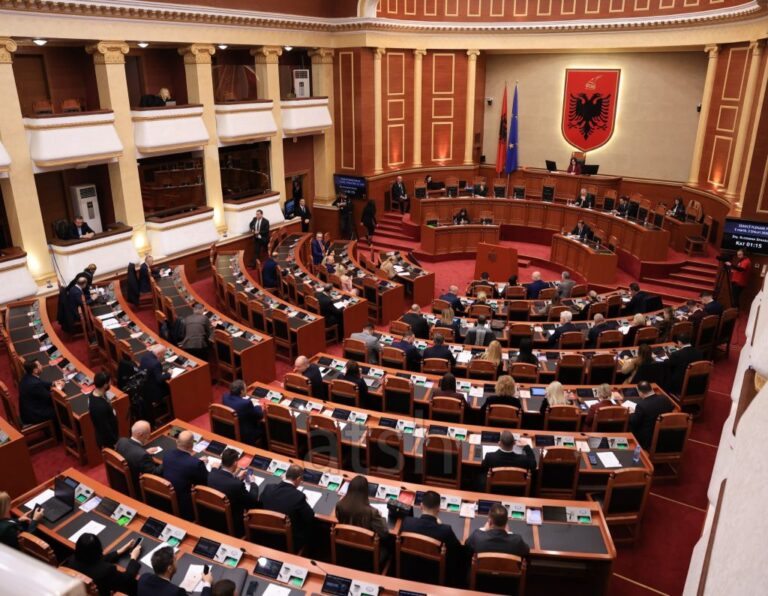 Sot interpelancë me ministren e Arsimit, Mirela Kumbaro