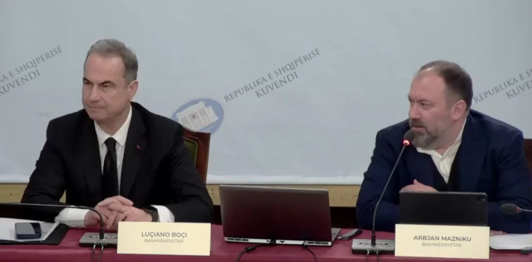 Në tryezë pas protestës! Komisioni i Reformës Territoriale mblidhet mes tensioneve politike