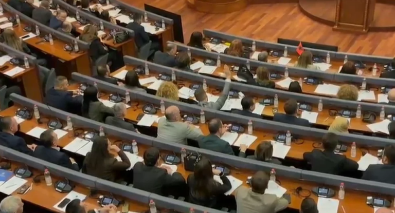 Me 90 vota pro, Kuvendi i Kosovës miraton rezolutën për procesin gjyqësor në Hagë