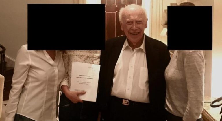 Dokumentet e Epstein nxjerrin në dritë foto të fituesit të Nobelit, James Watson me tre gra