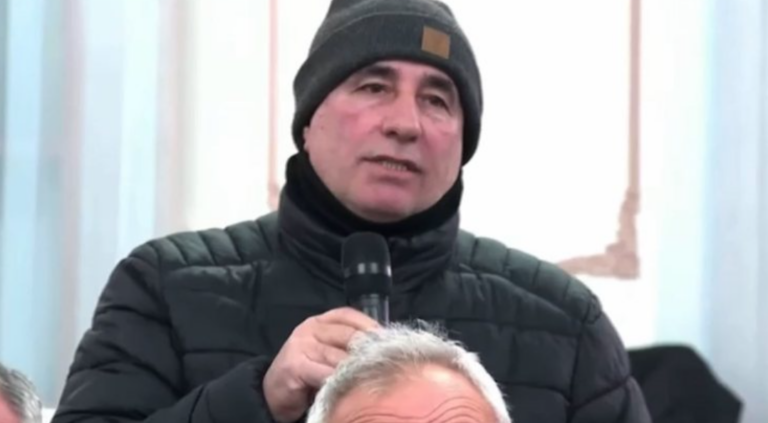 Demokrati: Doktor, mos na sill në protestë nga ata që ke me kollare në Selinë Blu!