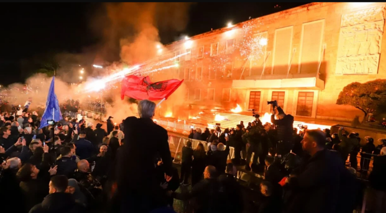 Protesta me një skenar të ri