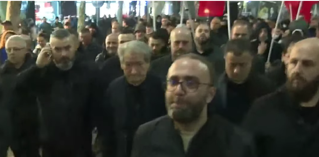 Dështoi marshimi tek Drejtoria e Policisë  demokratët nisen drejt Parlamentit