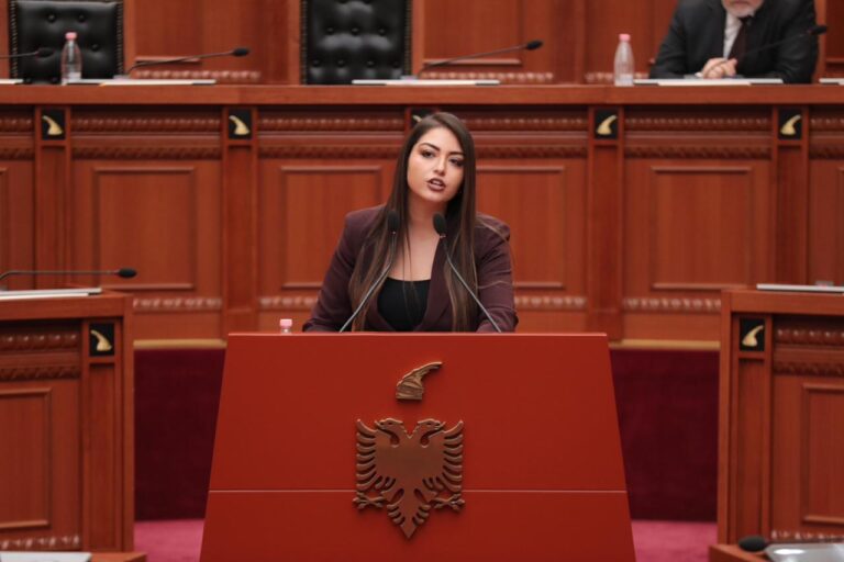Deputetja e PS, Sara Mila sulmon Berishën në Kuvend: Europa nuk është foltore imagjinare e non-gratës