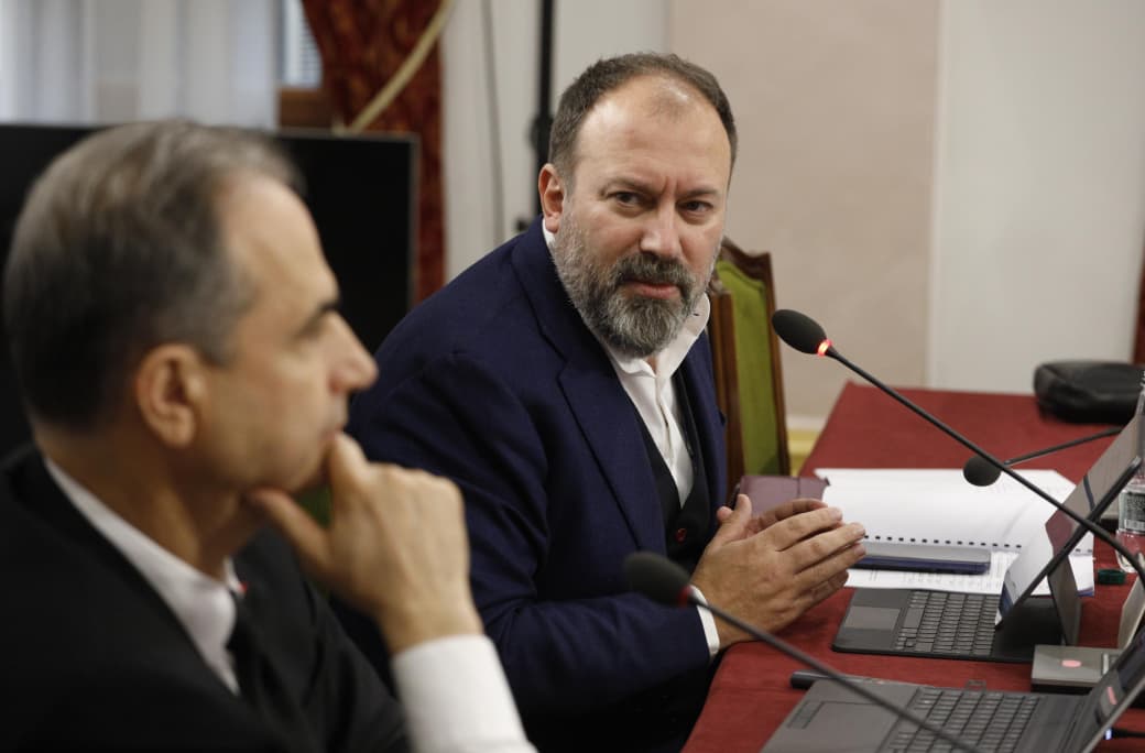 Opozita rikthehet në tryezën për territorialen  Arbjan Mazniku  Vijojmë me urgjencë punën