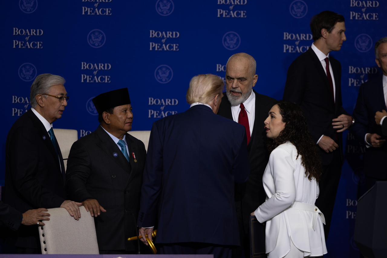 Bordi i Paqes  Trump bisedon veçmas me Ramën dhe Osmanin