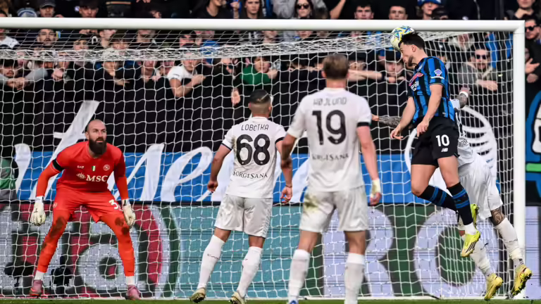 Atalanta mund me përmbysje Napolin e Contes