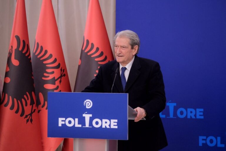 Berisha Foltore me demokratët në Sukth: Sot tentojnë të bëjnë ligjin për të mbrojtur grabitjet