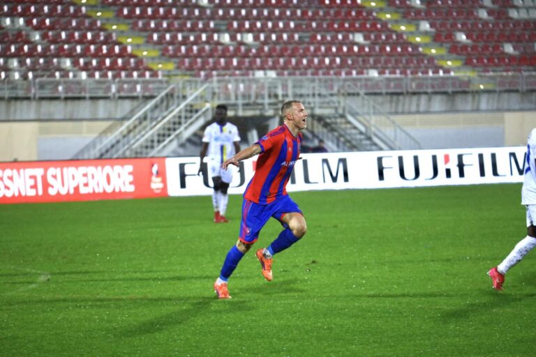 Vllaznia fiton “frymën e fundit” ndaj Elbasanit dhe arratiset në krye