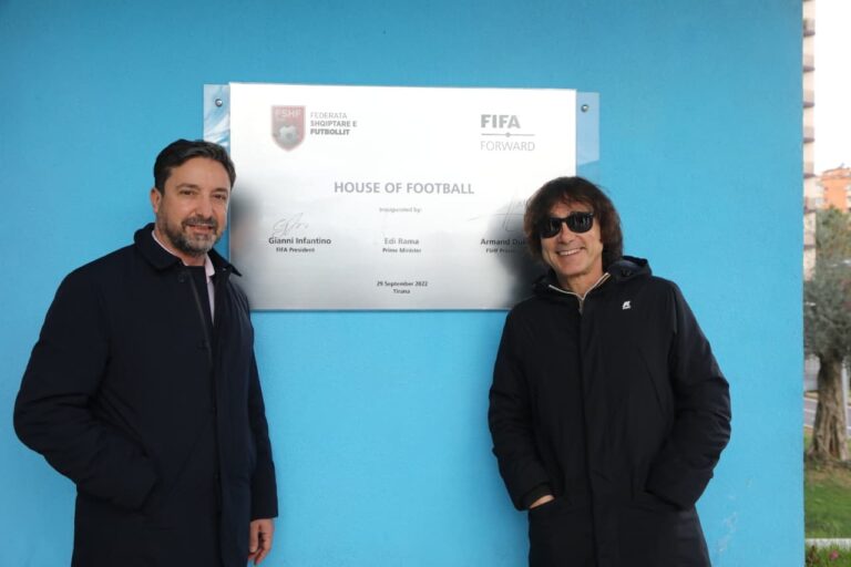 Ish-mbrojtësi i njohur i Italisë, Antonio Benarrivo viziton “Shtëpinë e futbollit”