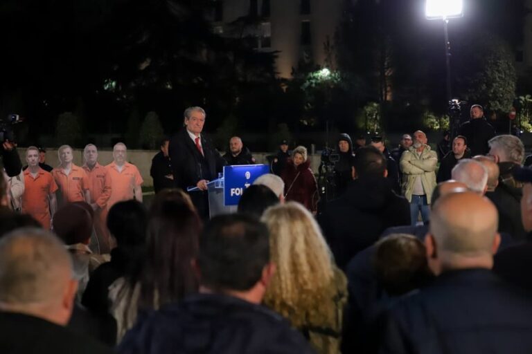Berisha thirrje Ramës: Thuaju mercenarëve të mos qëllojnë mbi protestuesit se do të qëllojnë vetëm mbi ty