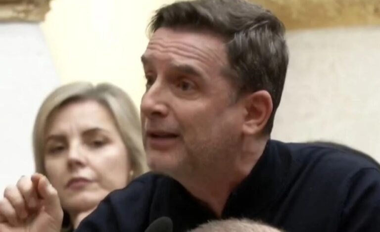 Erion Braçe reagon pas protestës te Kuvendi: Mungonte vetëm pushka si në 21 Janar! Nuk është demokraci