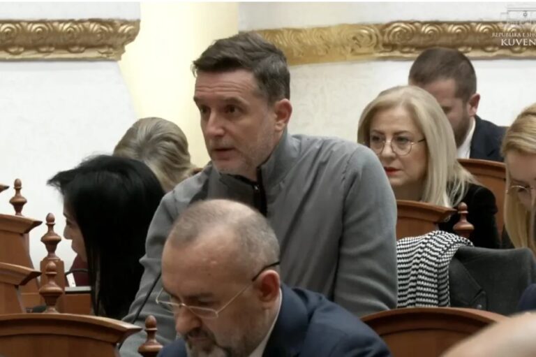 Braçe i ashpër në Kuvend: Dua pyetje-përgjigje me ministren e Shëndetësisë!