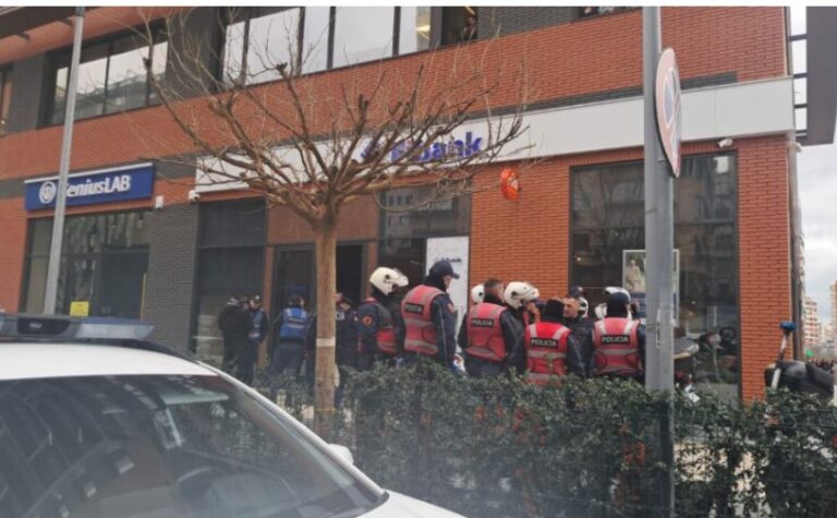 Grabitet me armë dega e FiBank në Tiranë