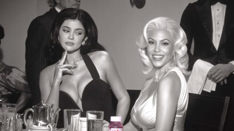 Kylie Jenner dhe Kourtney Kardashian “ringjallin” Hollywood-in e vjetër me foton legjendare të Sophia Loren