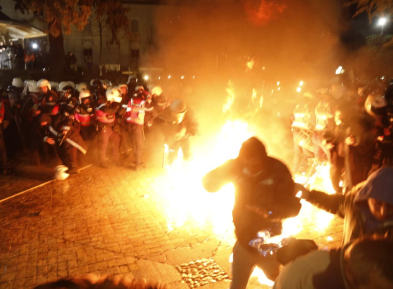 DW: Protesta e opozitës në Tiranë me jehonë në median gjermane