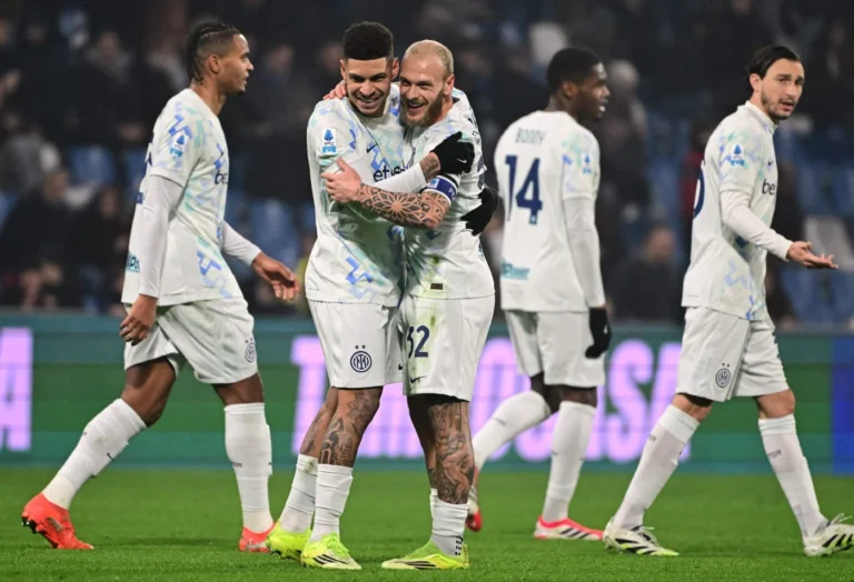 Manchester United synon të blindojë mbrojtjen me dy yje nga Seria A