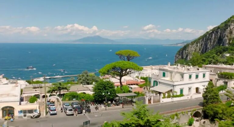 DW: Italia frenon turizmin masiv, vendosen kufizime në Kapri