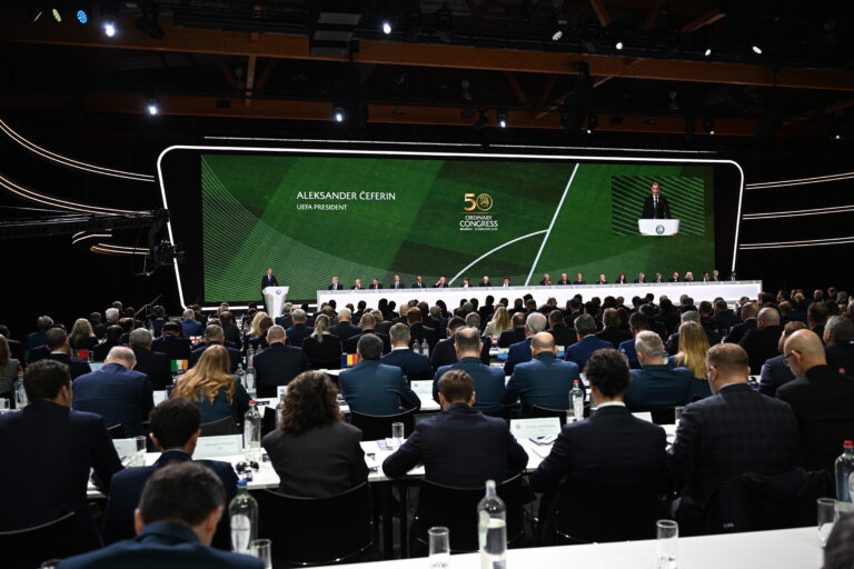 UEFA zhvillon Kongresin e 50-të të Zakonshëm në Bruksel dhe miraton vendime të rëndësishme
