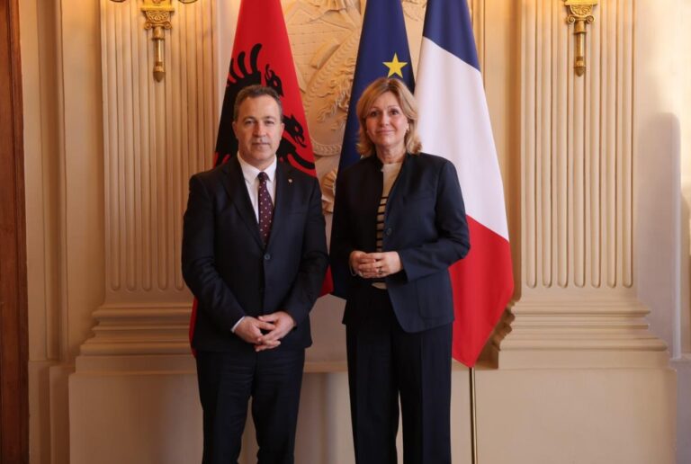 Peleshi pritet nga Presidentja e Asamblesë Kombëtare të Francës, Braun-Pivet: Shqipëria në sprintin final drejt BE-së