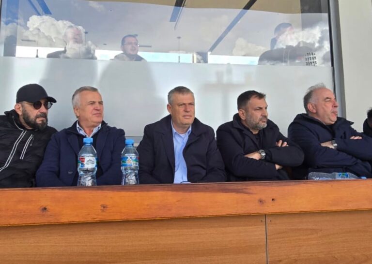 Prefekti i ri i Tiranës, Shkëlqim Hajdari i pranishëm në derbin Tirana-Dinamo