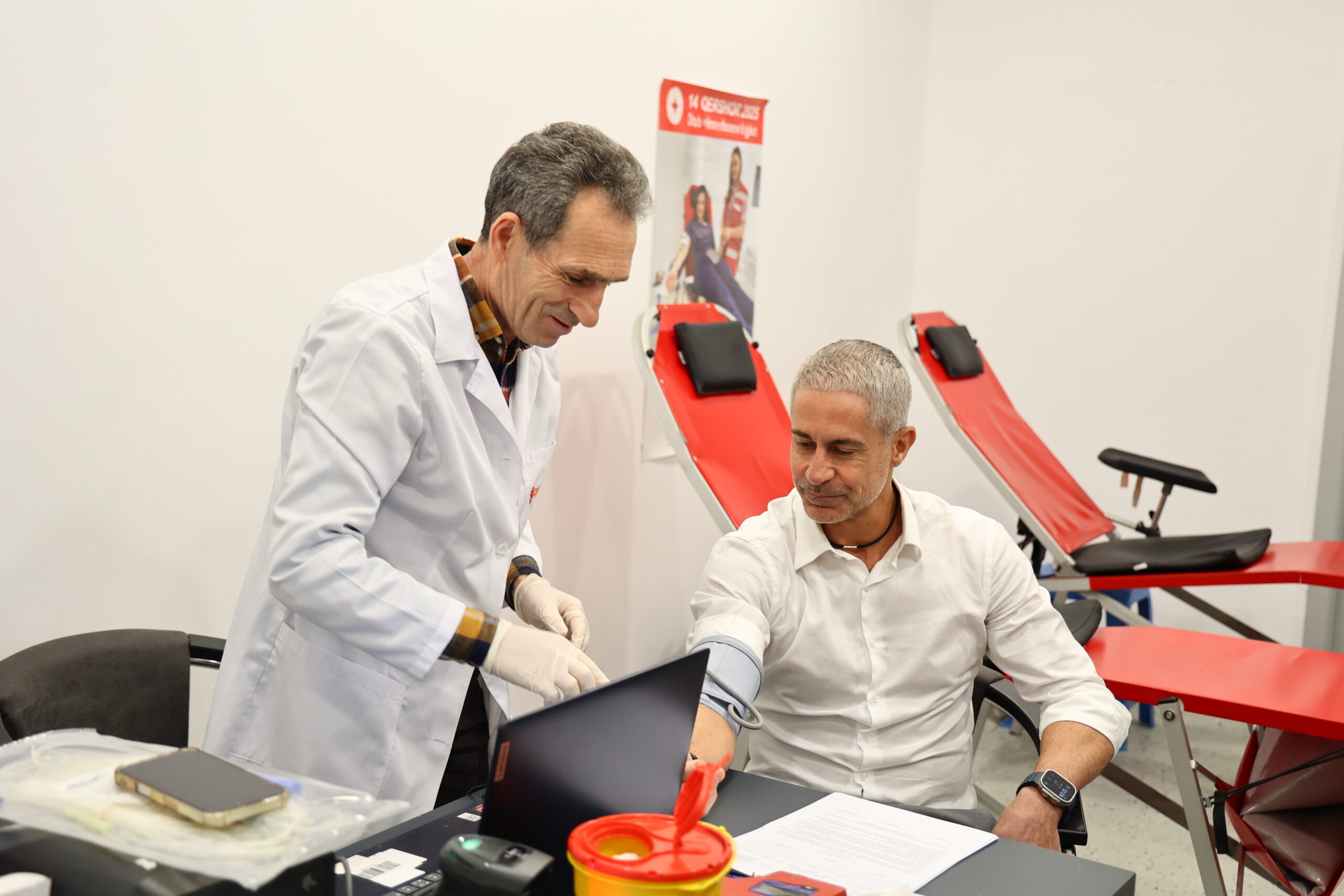 Stafi i FSHF së dhuron gjak për fëmijët talasemikë  kauzës i bashkohet edhe stafi teknik i Kombëtares