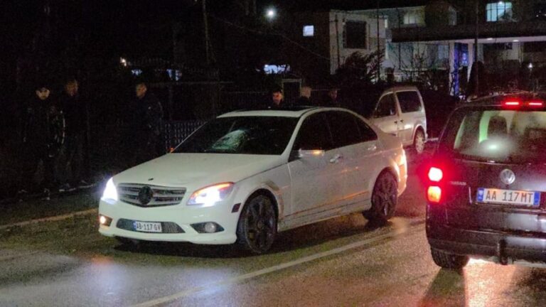 Aksident në Pogradec, vajza përfundon në spital