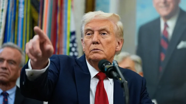 Trump zgjat armëpushimin me Iranin por e mban në fuqi bllokadën ndaj porteve iraniane